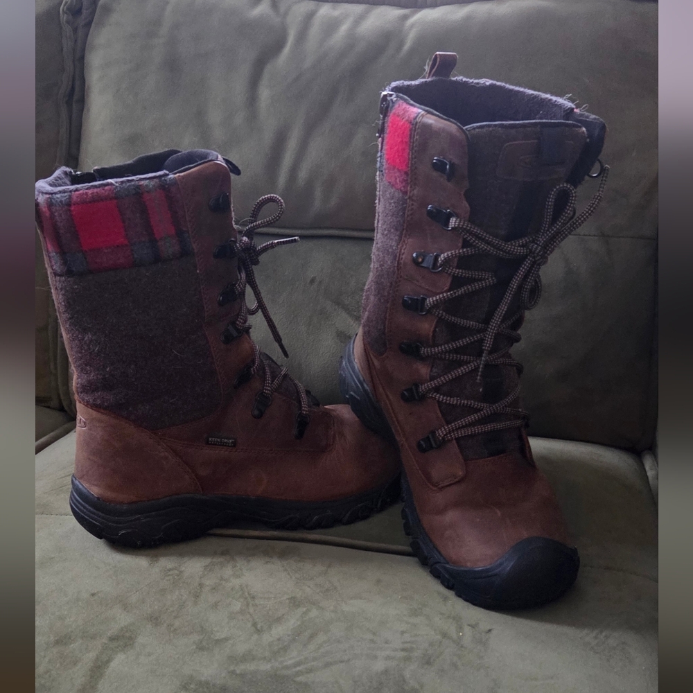 Keen Greta Tall Winter Boot Size 10.5